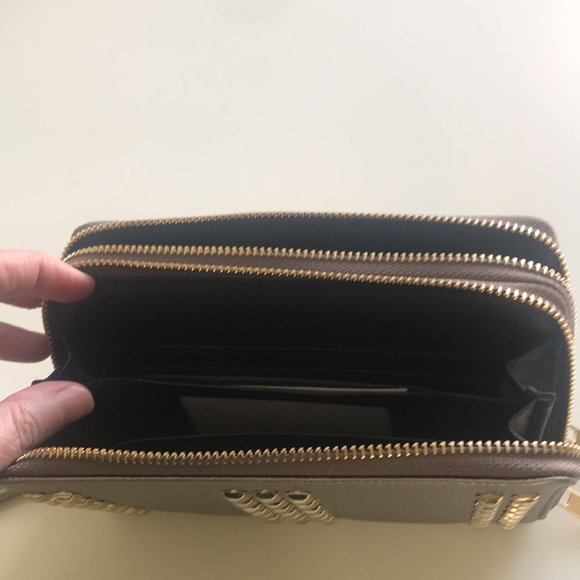 Studded Wristlet in bronze. - Picture 4 of 5